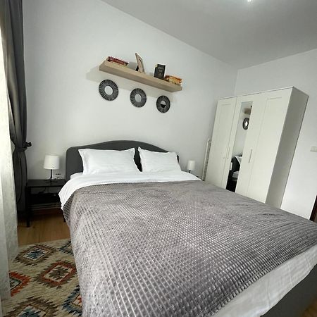 Apartament Cina Husi Esterno foto