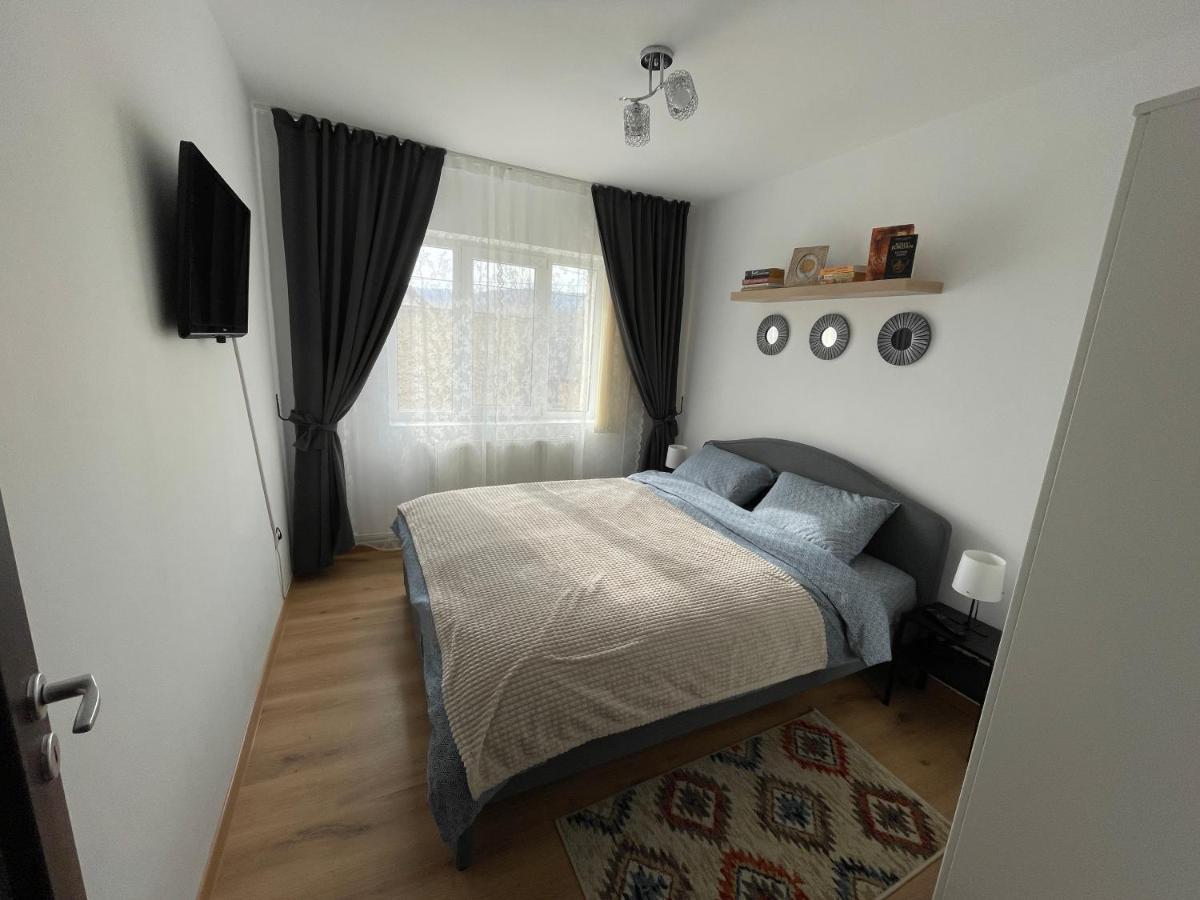 Apartament Cina Husi Esterno foto